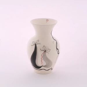 Váza cicás